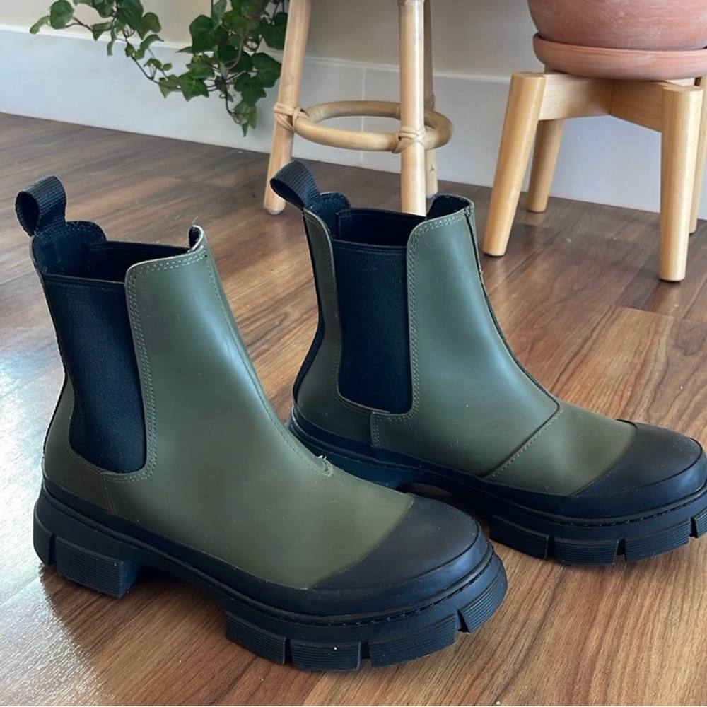 Blondo Helga Waterproof Ankle Boot - never worn